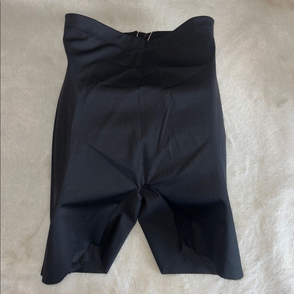 Skims Body Hip Enhancing Padded-Short Onyx - Picture 3 of 12